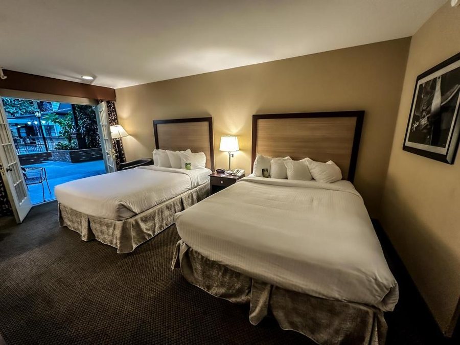 Heritage Inn — Guest room