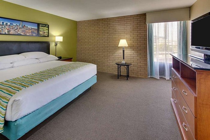 Heritage Inn Suites Houston Sugar Land Trademark Collection By Wyndham — Guest room