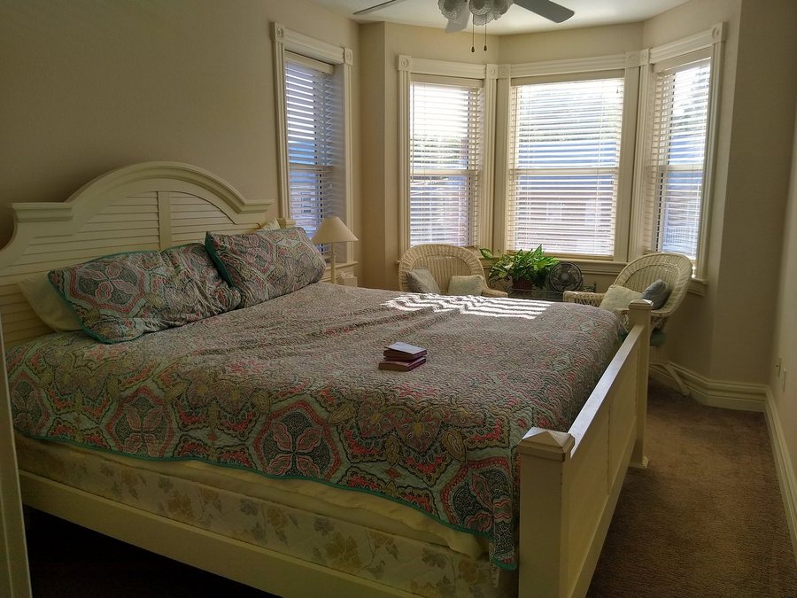 Hermann Crown Suites Hermann Missouri — Guest room