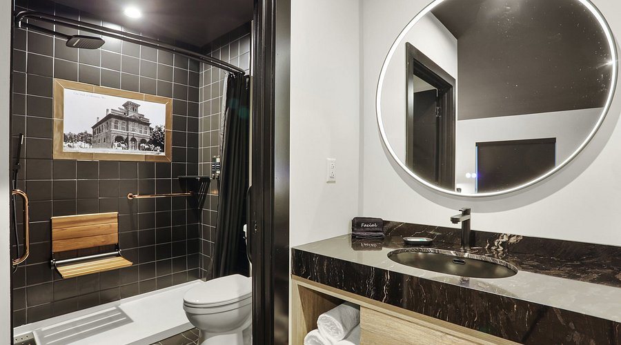 Hermann Hill Hermann Missouri — Bathroom