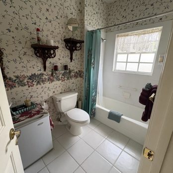 Heron Cay Lakeview Bed Breakfast — Bathroom
