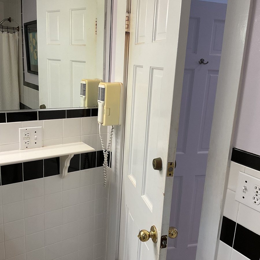 Heron House Court — Bathroom
