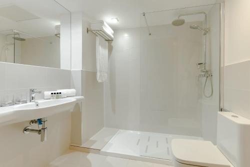 Hesperia Barcelona Barri Gotic Barcelona Catalonia — Bathroom