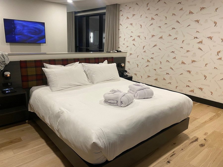 Hew Draw Hotel — Guest room