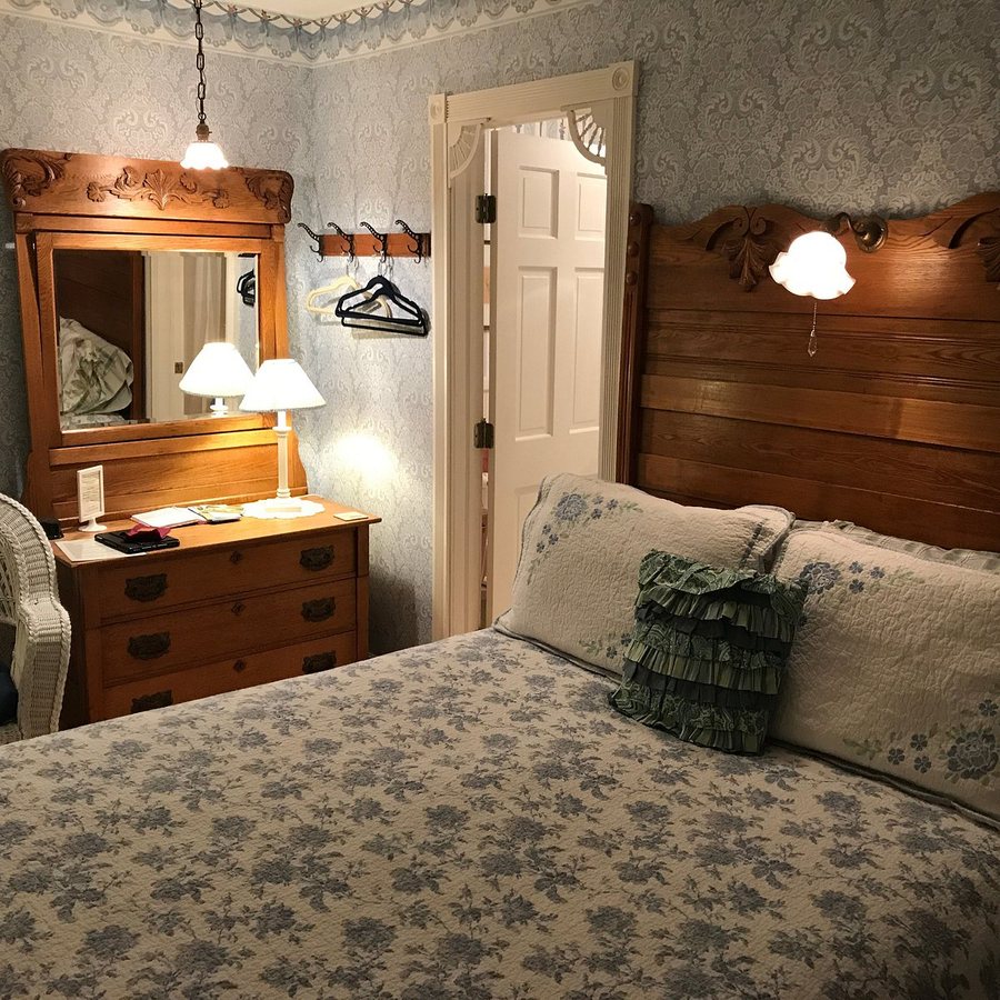 Hexagon House Bed and Breakfast — Guest room