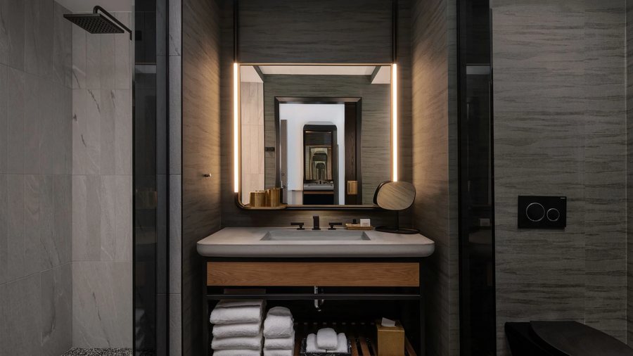 Heywood Hotel — Bathroom