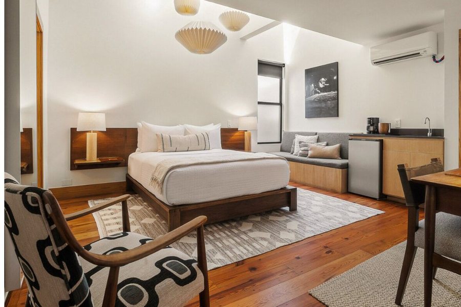 Heywood Hotel — Guest room