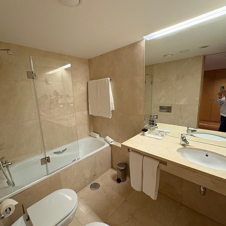 HF Fenix Lisboa — Bathroom