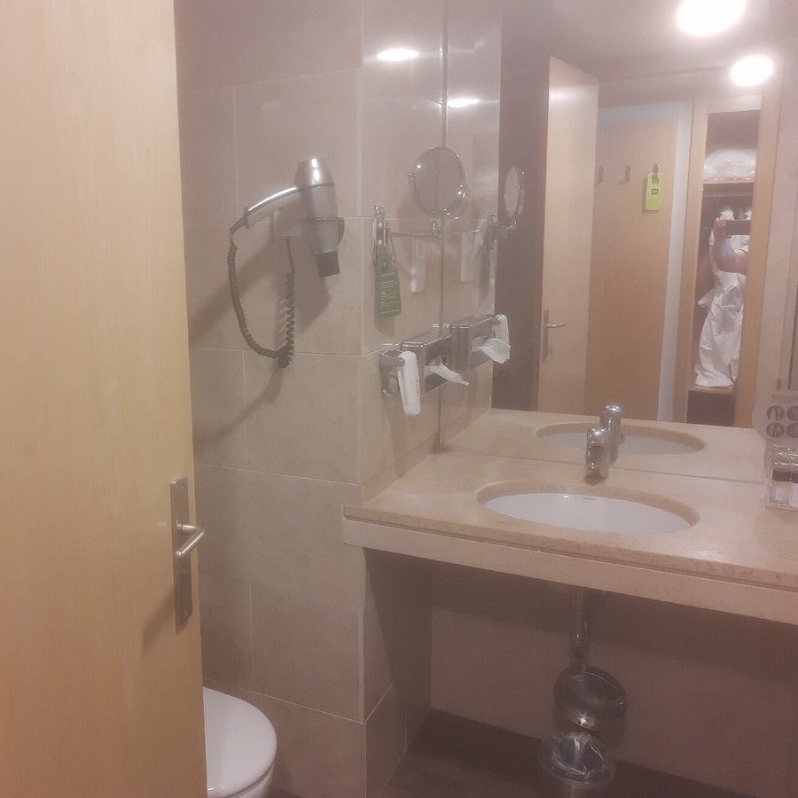 HF Ipanema Porto — Bathroom