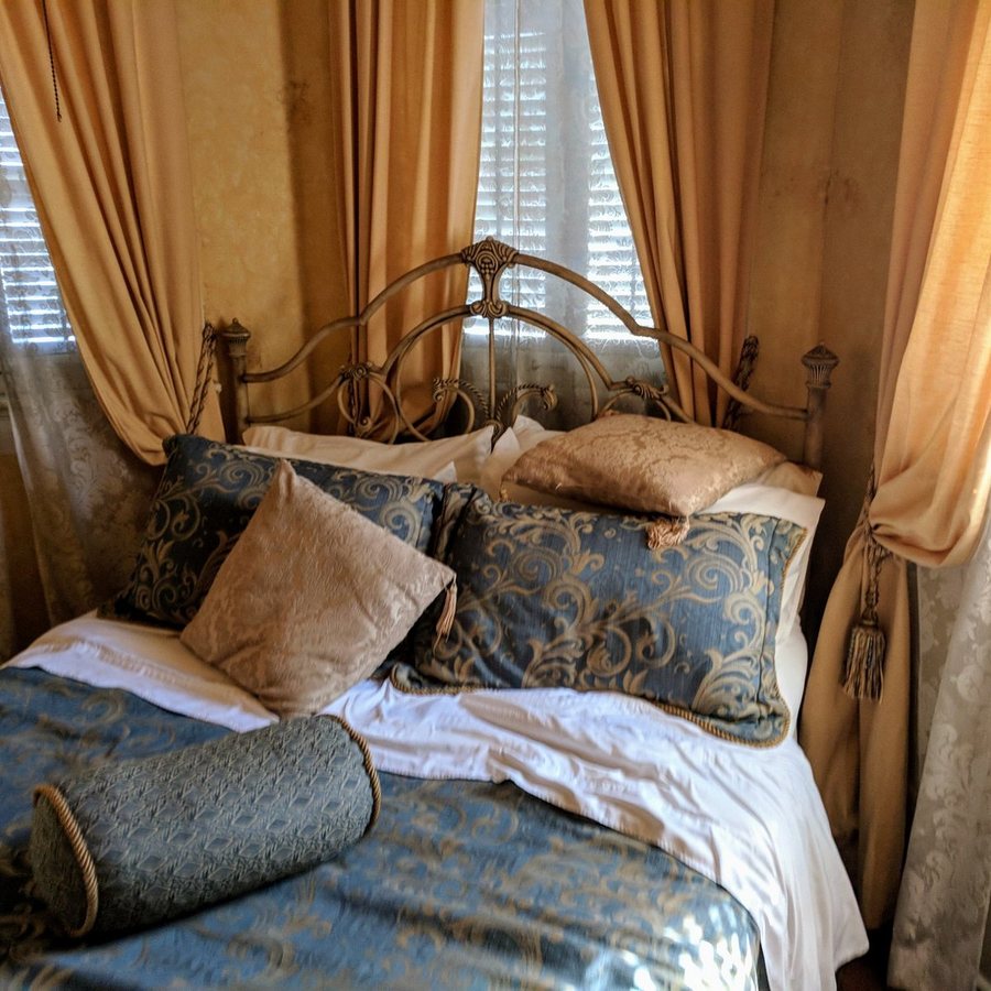HH Whitney House on the Historic Esplanade — Guest room