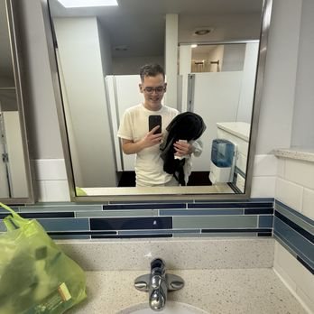 HI Chicago The J Ira and Nicki Harris Family Hostel Chicago Illinois — Bathroom