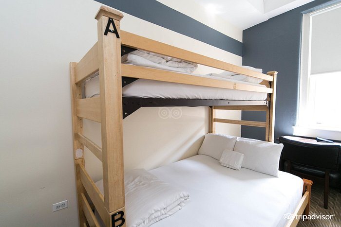 HI Chicago The J Ira and Nicki Harris Family Hostel Chicago Illinois — Guest room