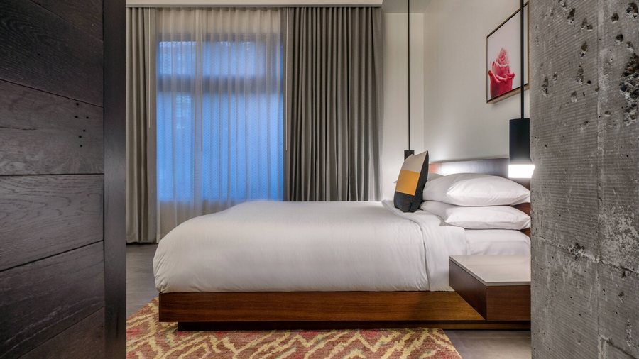 Hi Lo Hotel Autograph Collection — Guest room