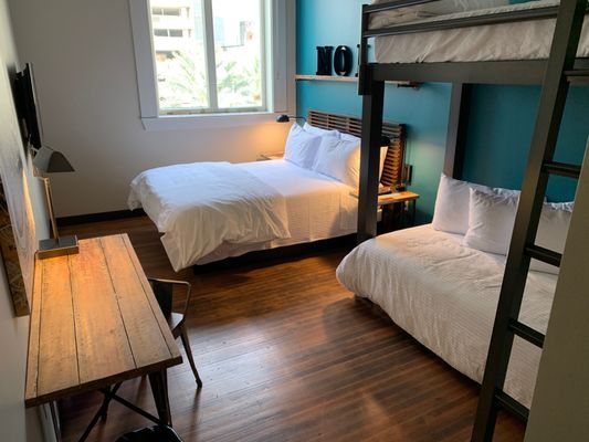 HI New Orleans Hostel — Guest room