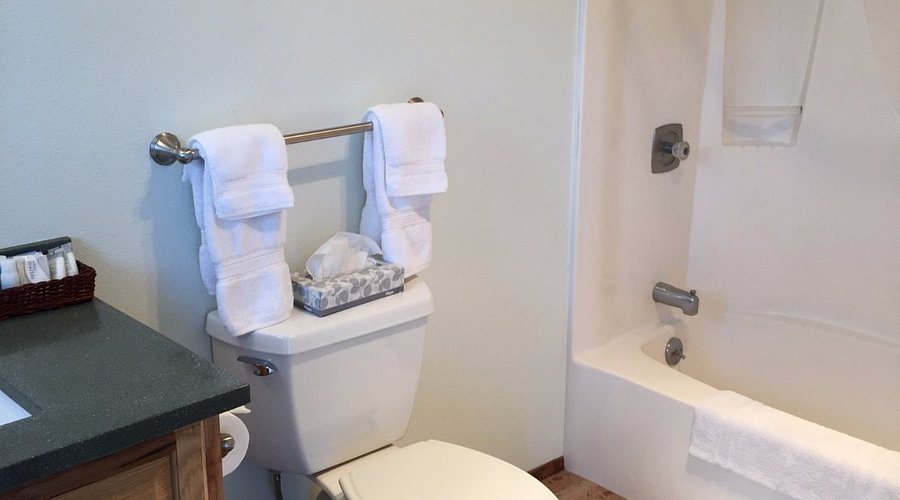 Hi tide Oceanfront Inn — Bathroom
