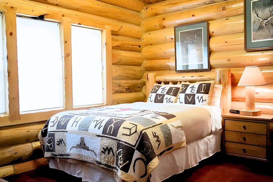 Hibernation Station — Guest room