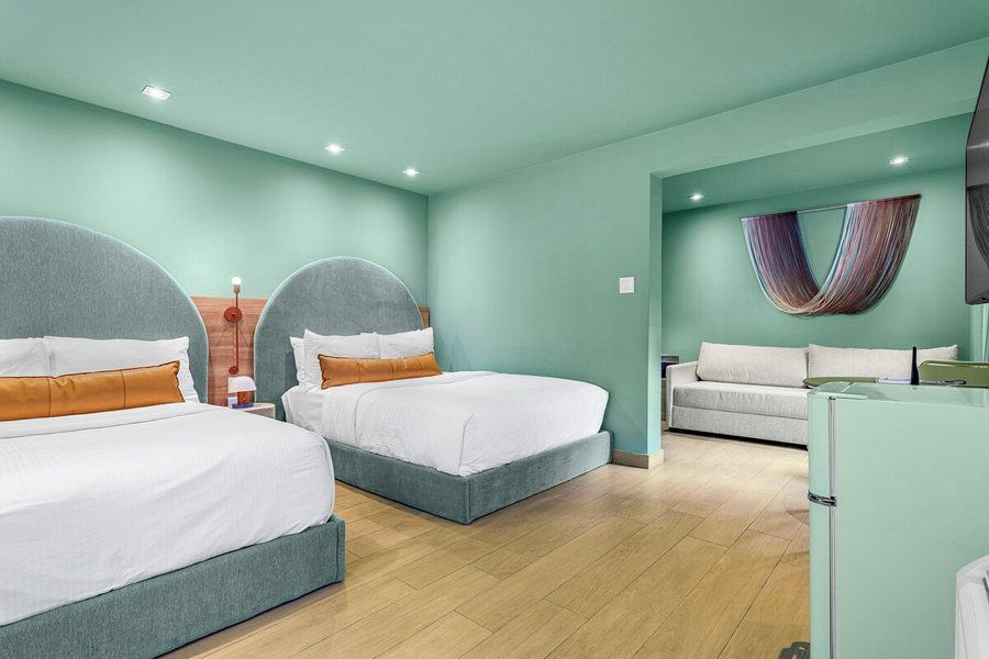 HiBird Apartment And Suites Hotel — Guest room