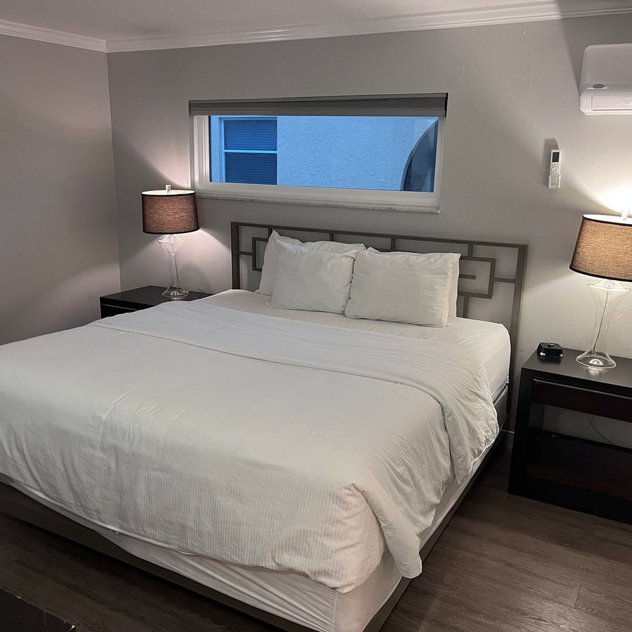 Hibiscus Suites — Guest room