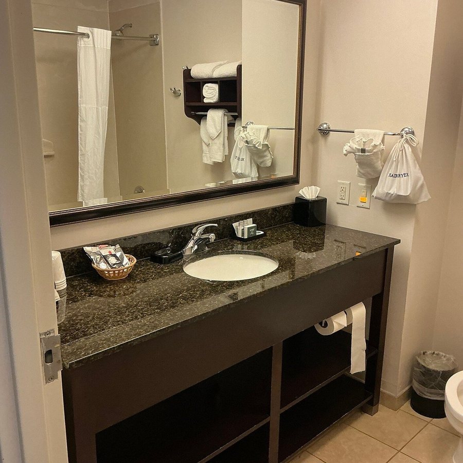 Hidden Falls Inn At Lake Marble Falls — Bathroom