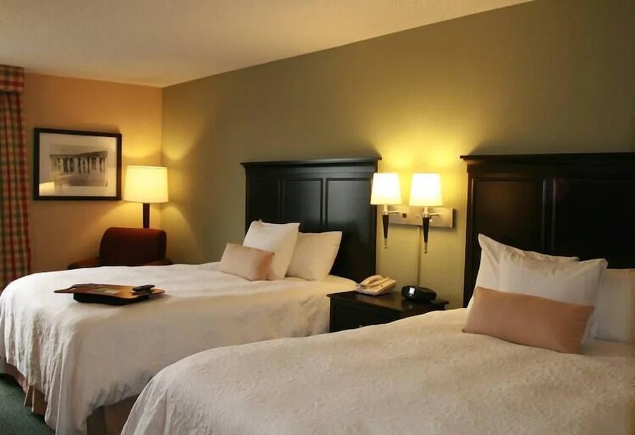 Hidden Falls Inn At Lake Marble Falls — Guest room
