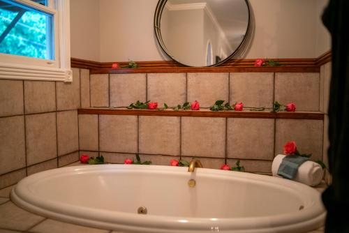 Hidden Springs Bed and Breakfast — Bathroom