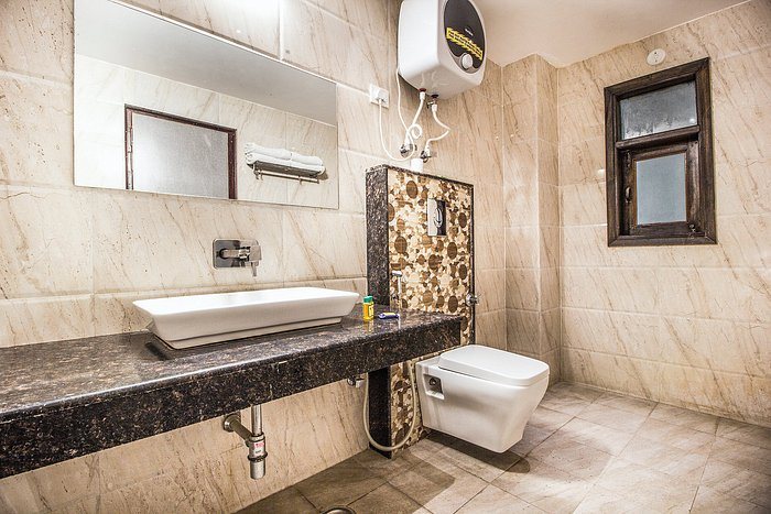Hide In Hostel Delhi — Bathroom