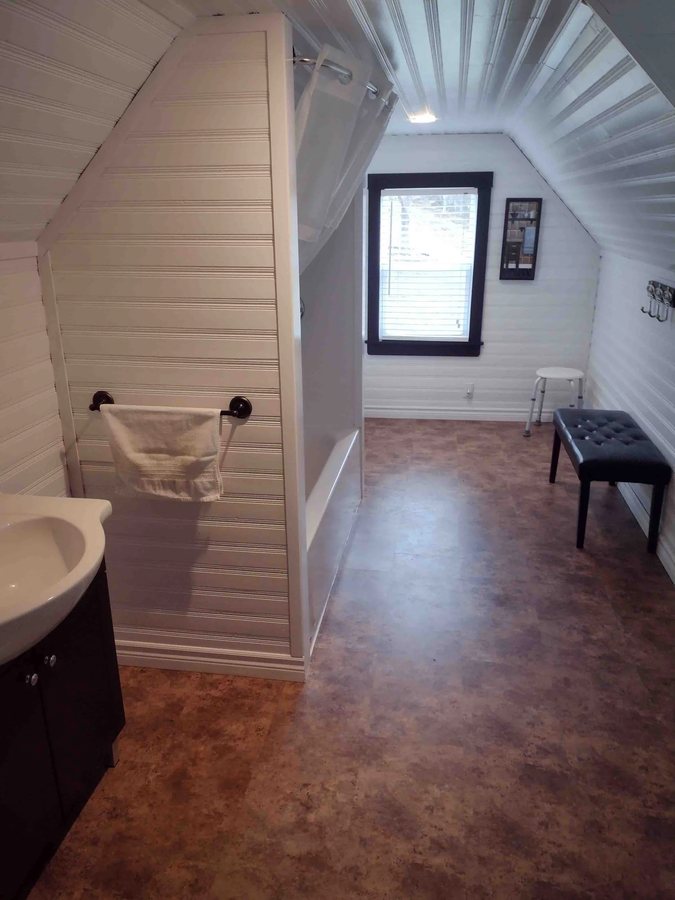 Hideaway Campground Oyster Market — Bathroom