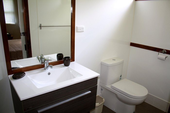 Hideaway Retreat — Bathroom
