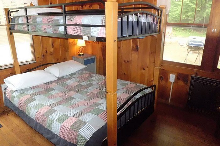 Hideaway Waterfront Cottages Resort — Guest room