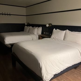 High Country Motor Lodge — Guest room