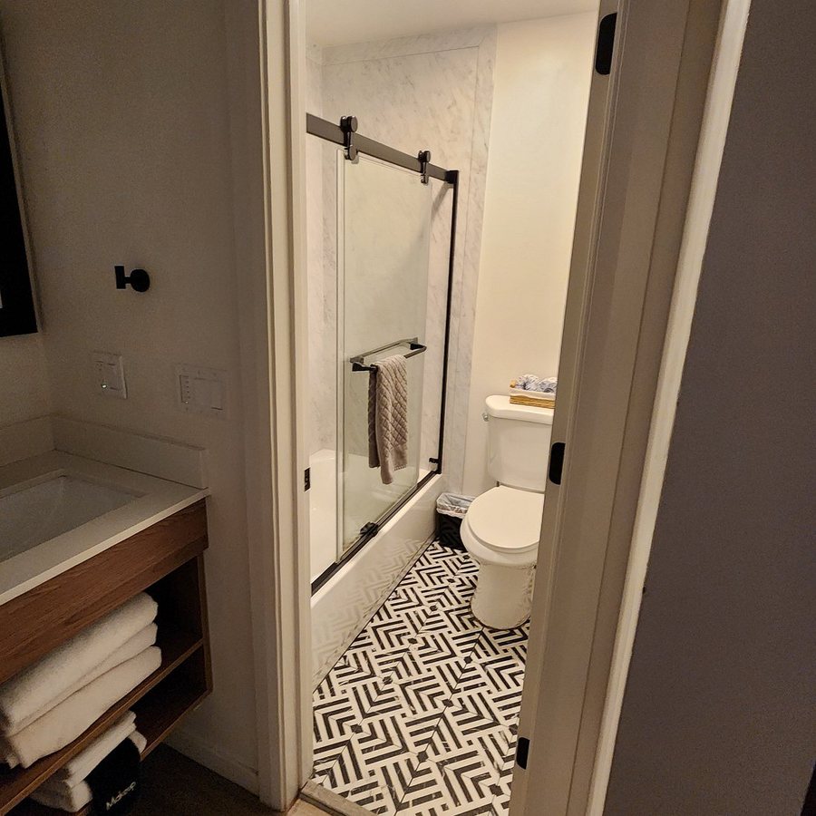 High Creek Lodge Cabins — Bathroom