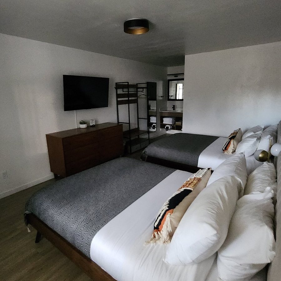 High Creek Lodge Cabins — Guest room