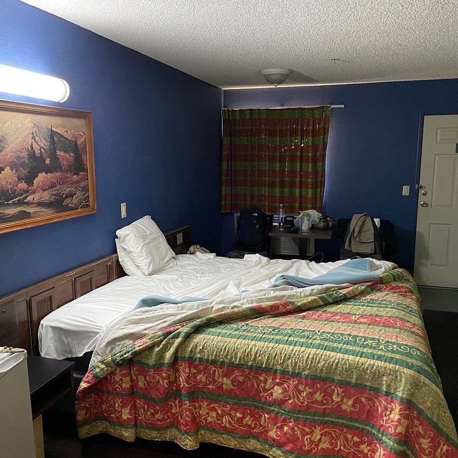 High Desert Motel Joshua Tree National Park — Guest room