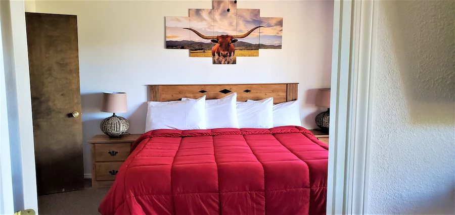 High Sierra — Guest room