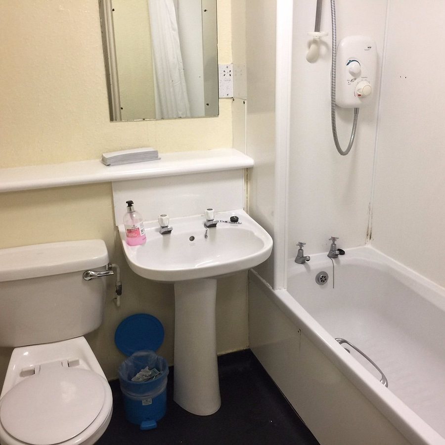 High Street Hostel — Bathroom