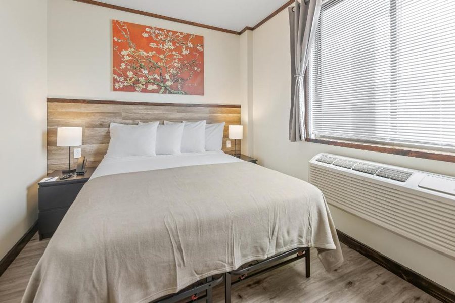 Highbridge Hotel — Guest room