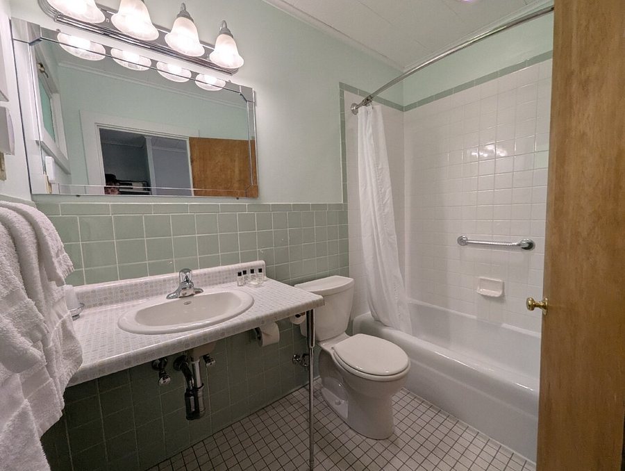 Highbrook Motel — Bathroom