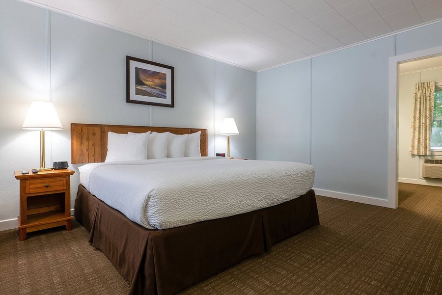 Highbrook Motel — Guest room