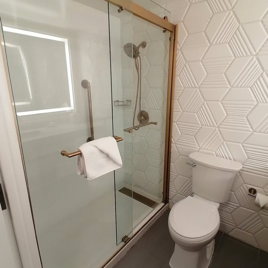 Highland Gardens Hotel Los Angeles California — Bathroom