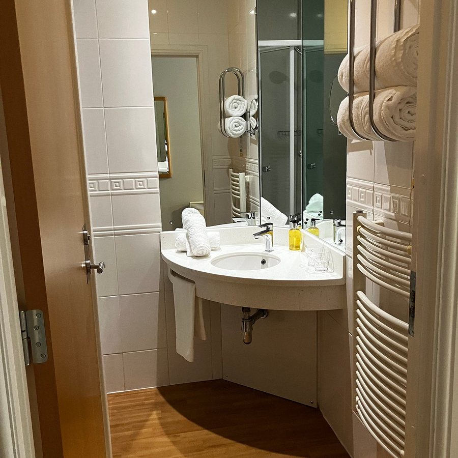 Highland Heath House Bed Breakfast — Bathroom