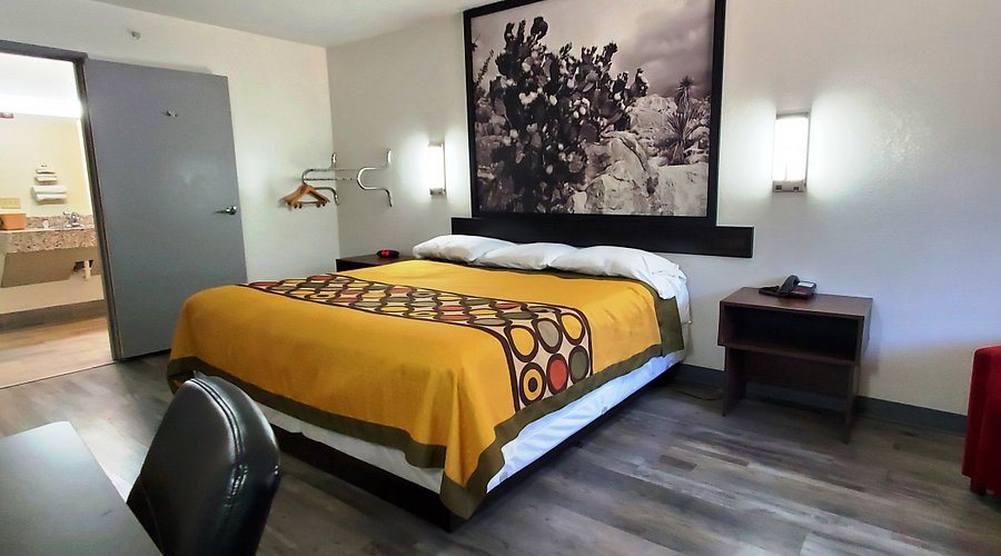 Highland Inn — Guest room