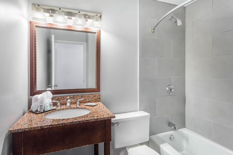 Highland Lodge — Bathroom