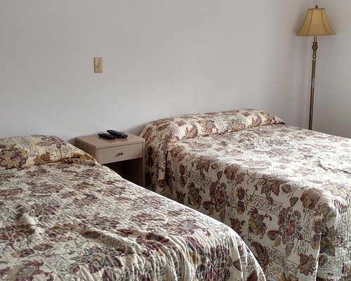 Highland Motel — Guest room