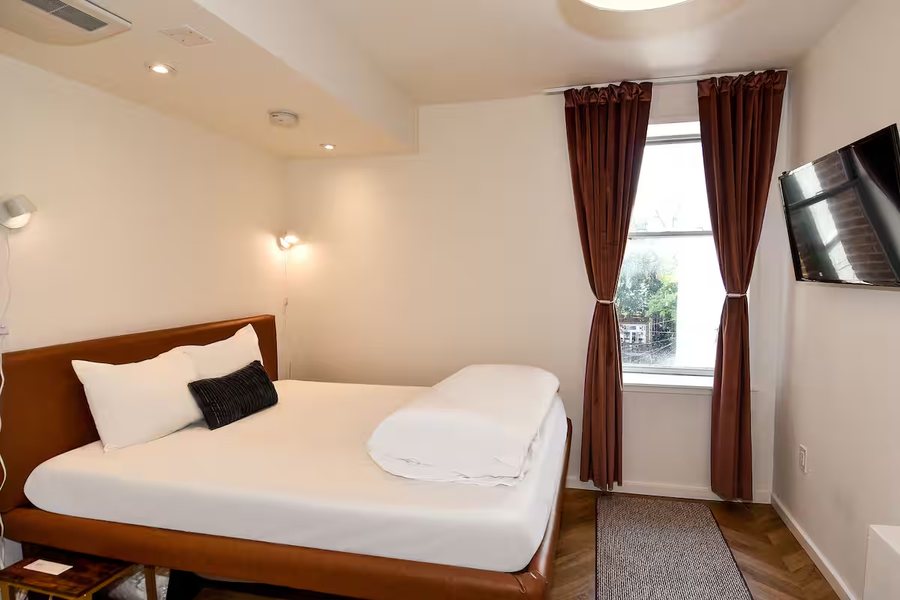 HighRoad Washington DC — Guest room