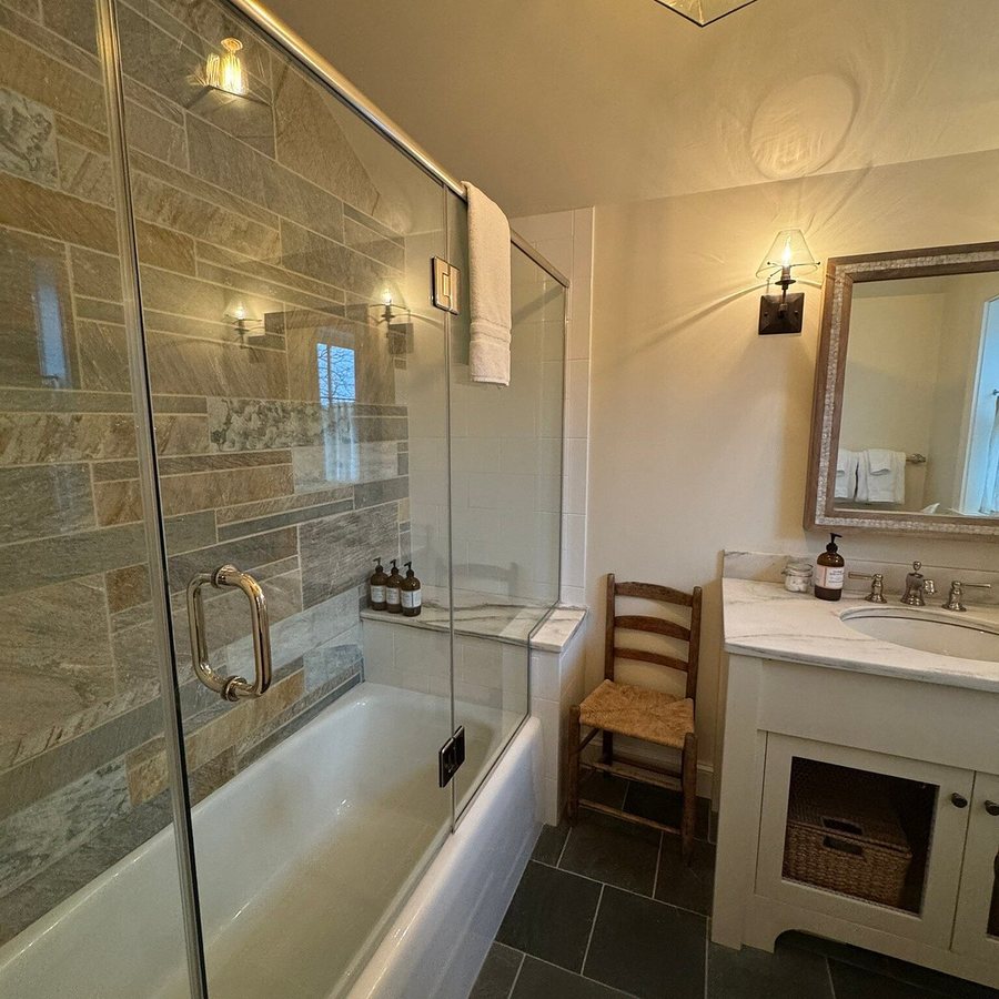 Hill Farm Inn — Bathroom
