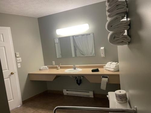 Hill Top Motel Restaurant — Bathroom