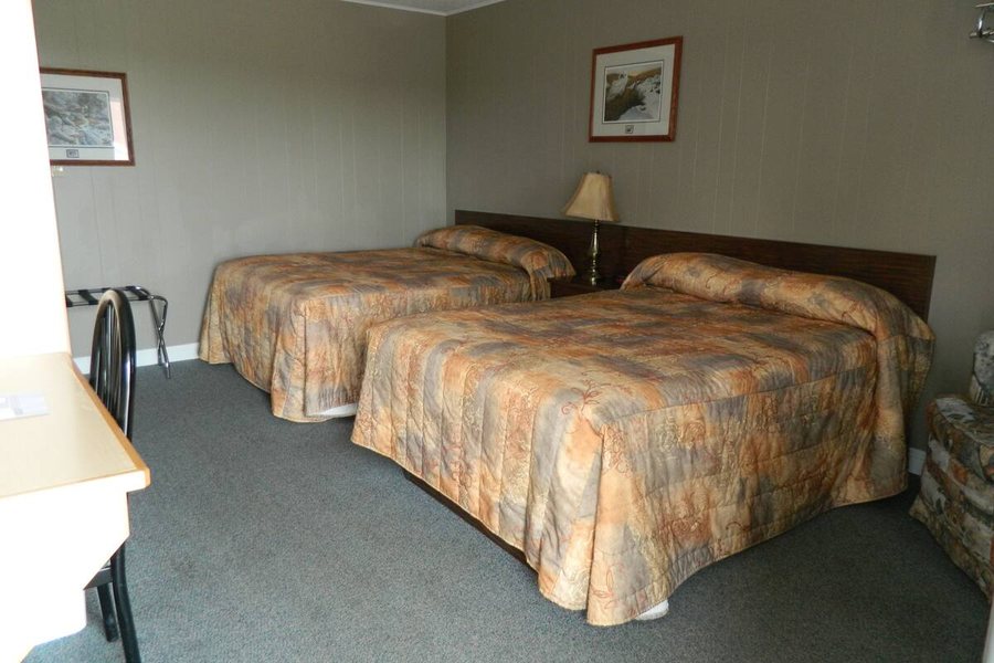 Hill Top Motel Restaurant — Guest room