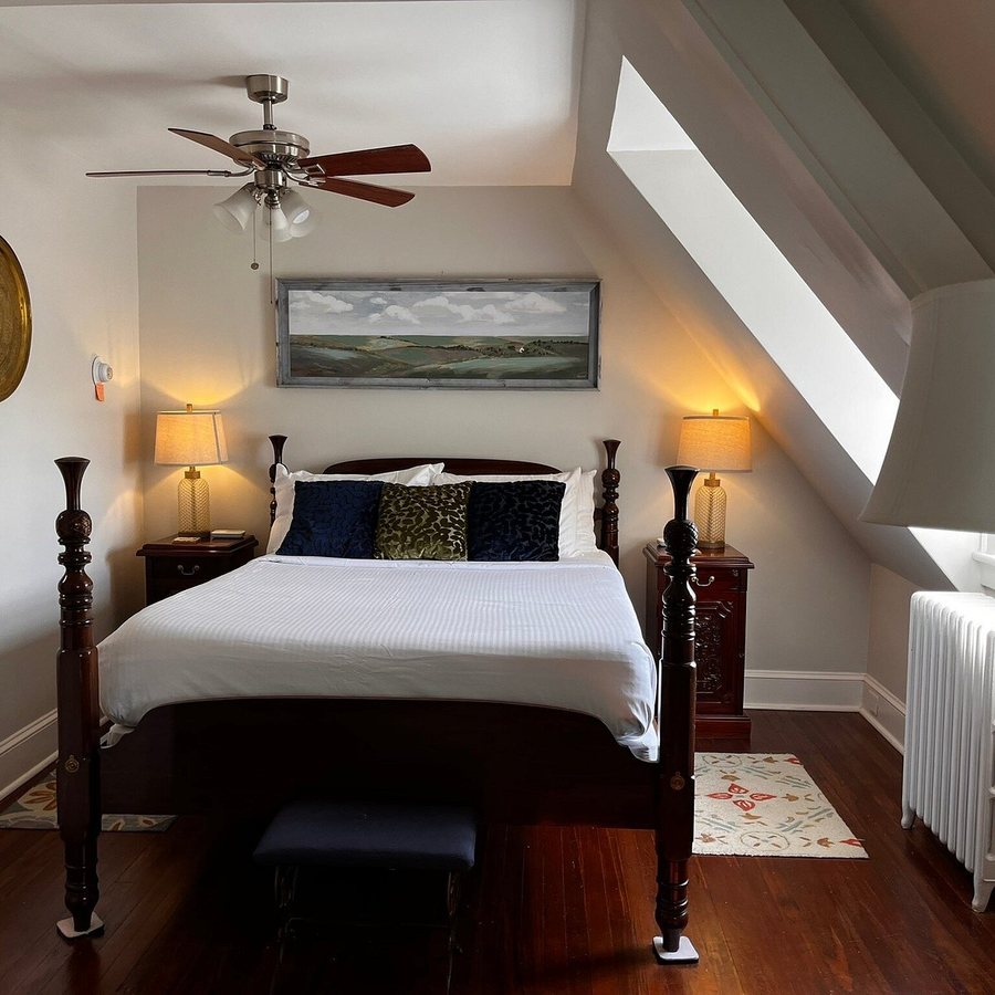 Hillbrook Inn Spa — Guest room