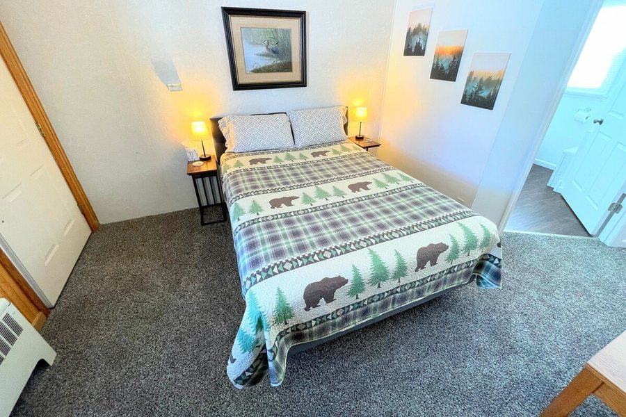 Hillcrest Inn and Motel — Guest room