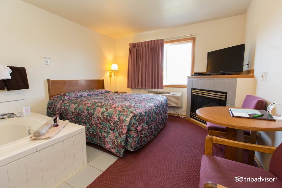 Hillcrest Inn — Guest room